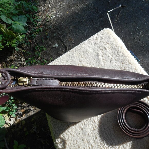 Sold***Vintage Coach 9085 Helen's Legacy  in Mahogany - Picture 9 of 12